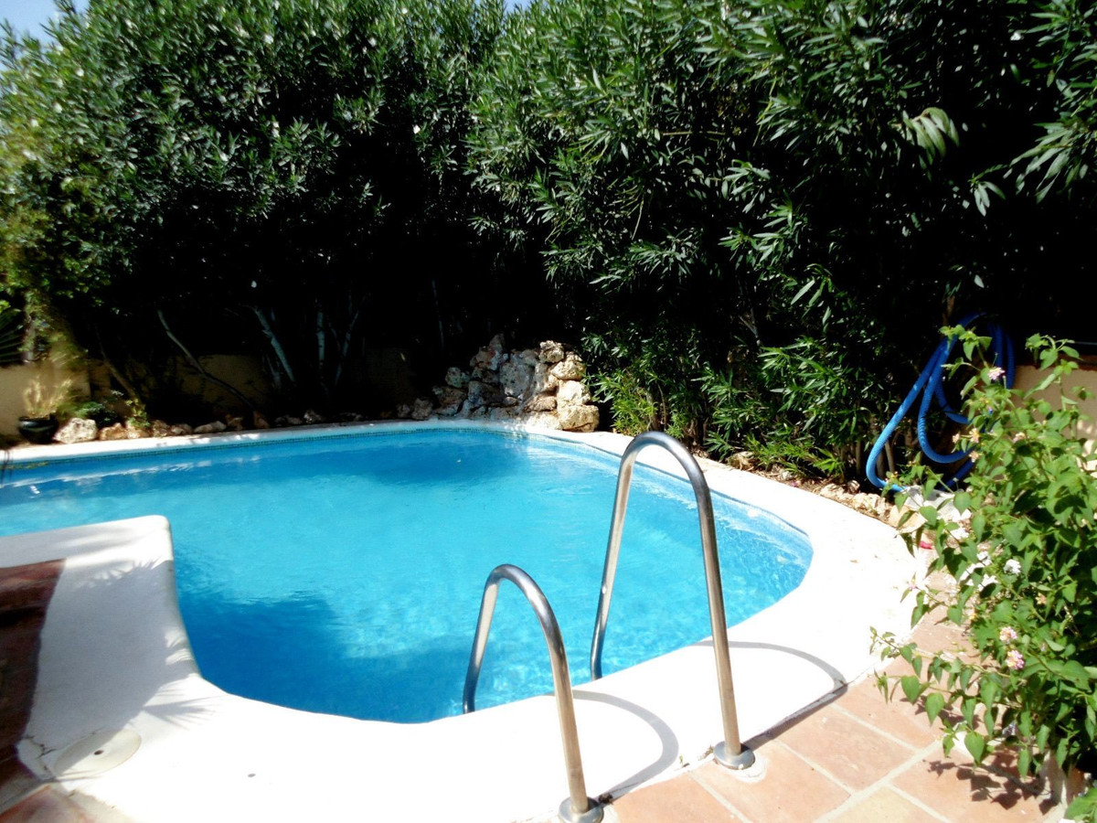 4 Bed Townhouse for sale in Sierrezuela Costa Del Sol, Málaga, Spain