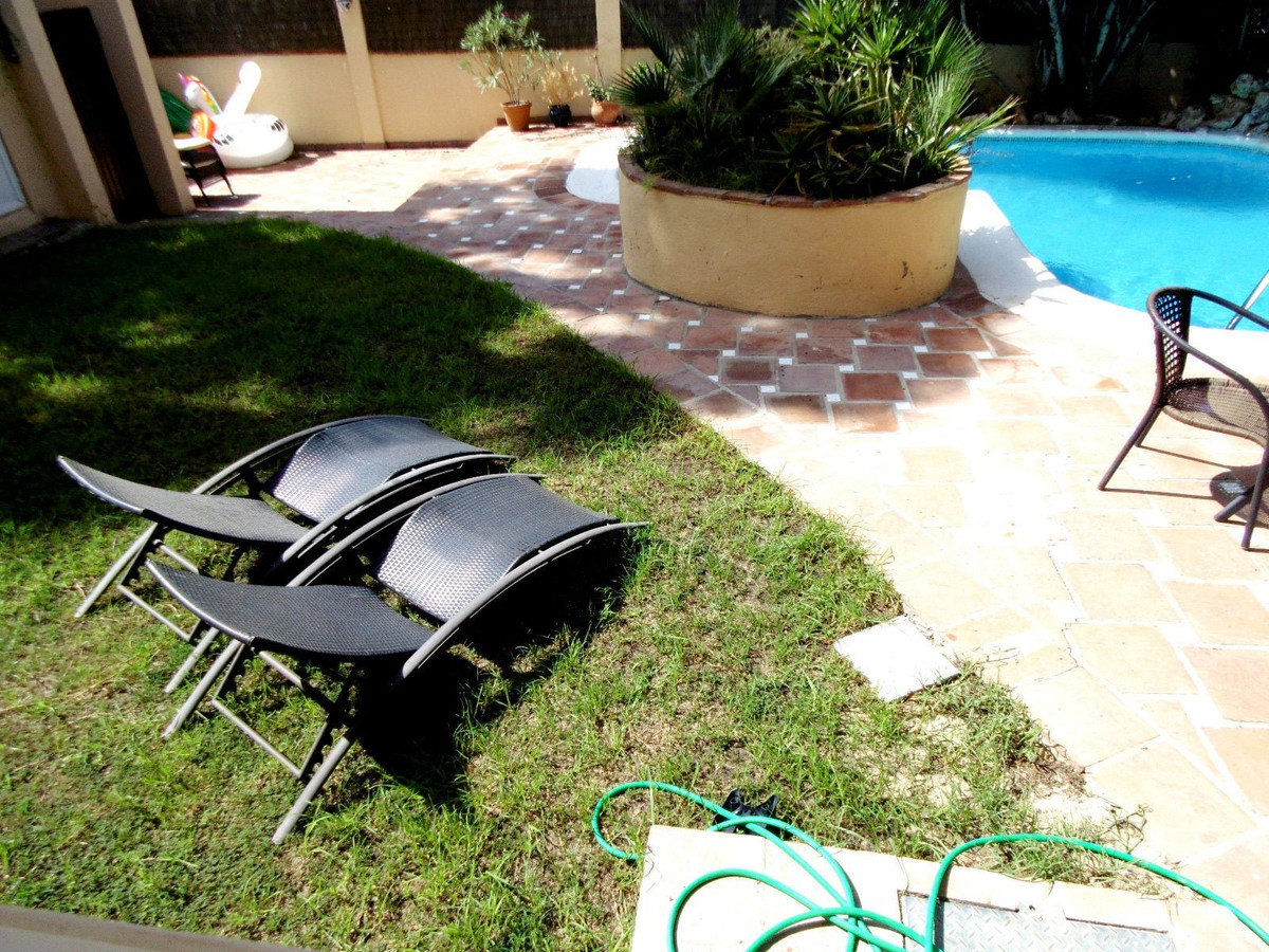 4 Bed Townhouse for sale in Sierrezuela Costa Del Sol, Málaga, Spain