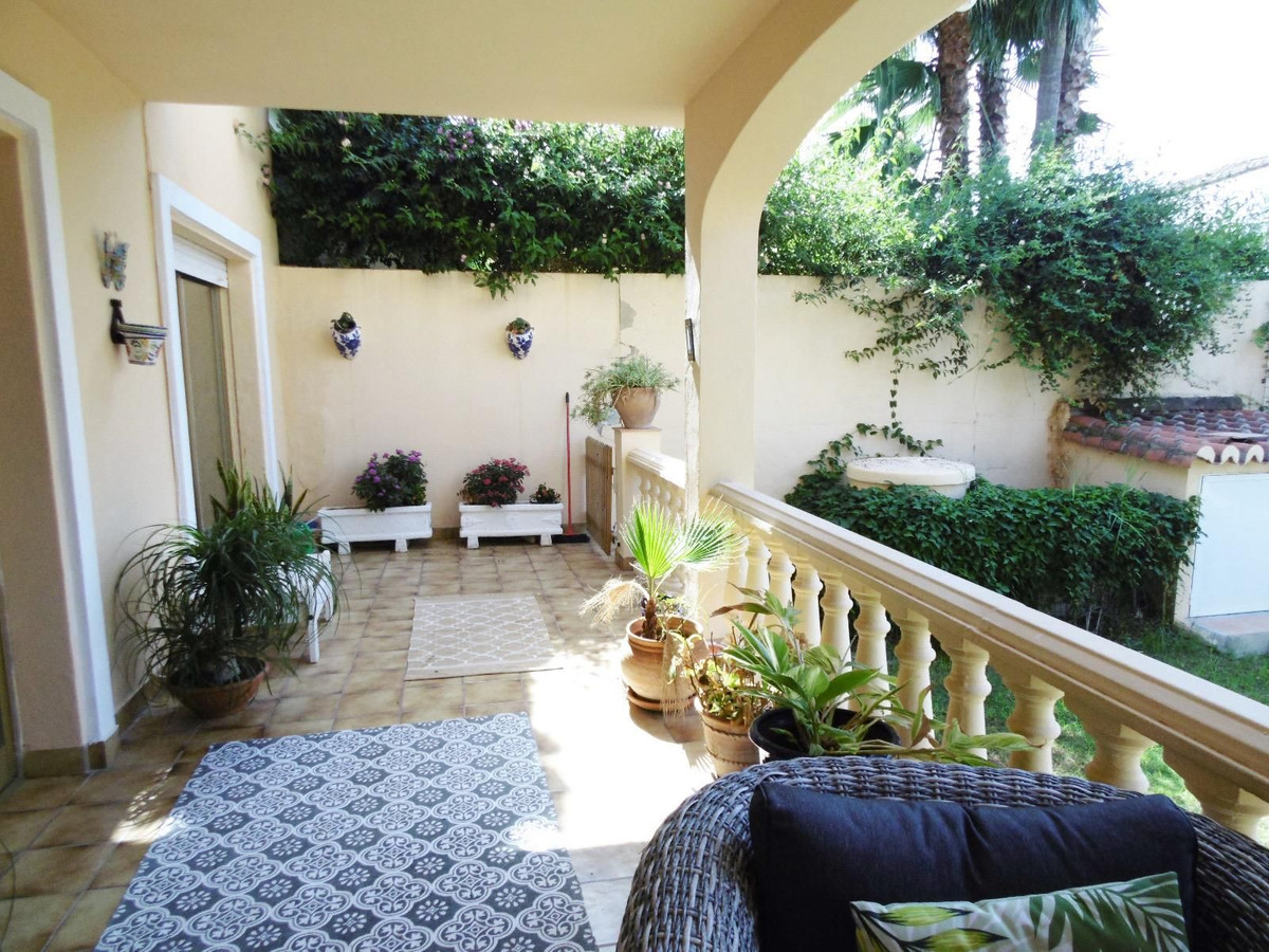 4 Bed Townhouse for sale in Sierrezuela Costa Del Sol, Málaga, Spain