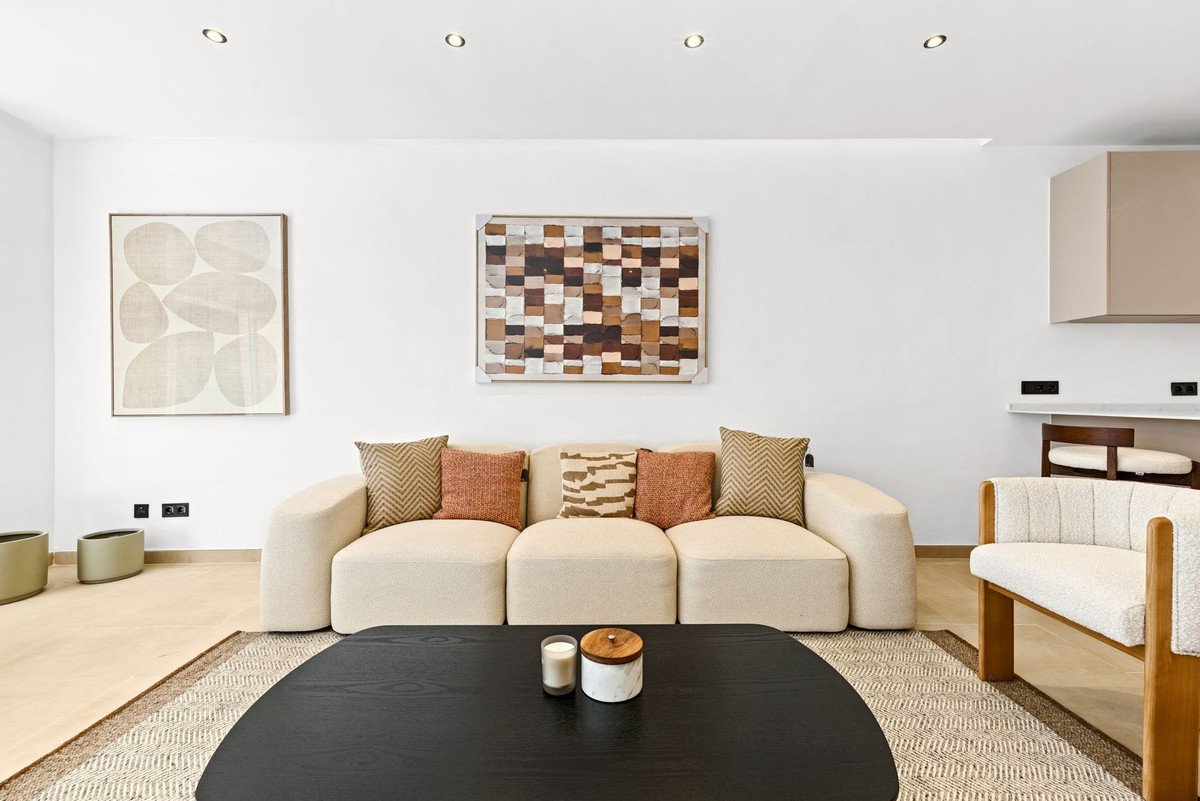 3 Bed Apartment for sale in Nueva Andalucía Costa Del Sol, Málaga, Spain