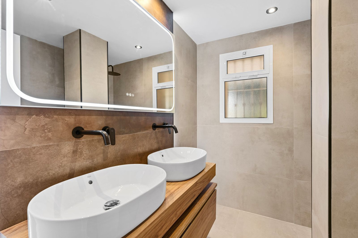 3 Bed Apartment for sale in Nueva Andalucía Costa Del Sol, Málaga, Spain