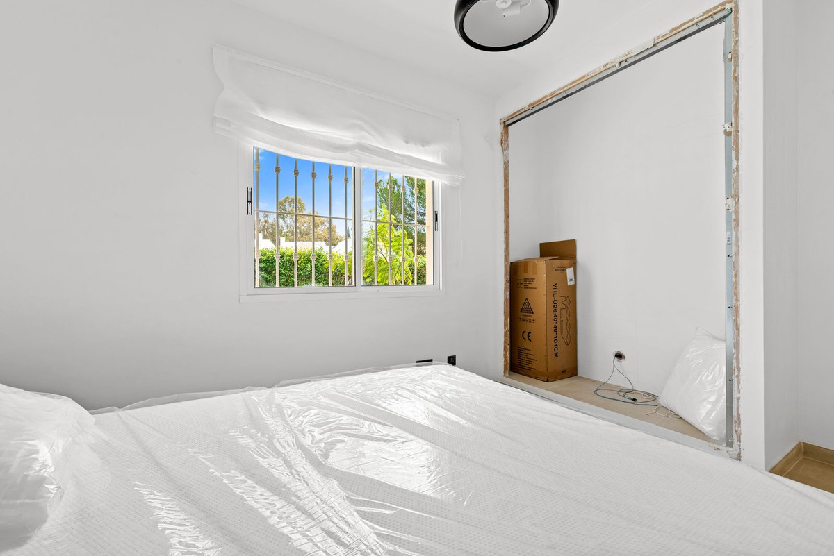 3 Bed Apartment for sale in Nueva Andalucía Costa Del Sol, Málaga, Spain