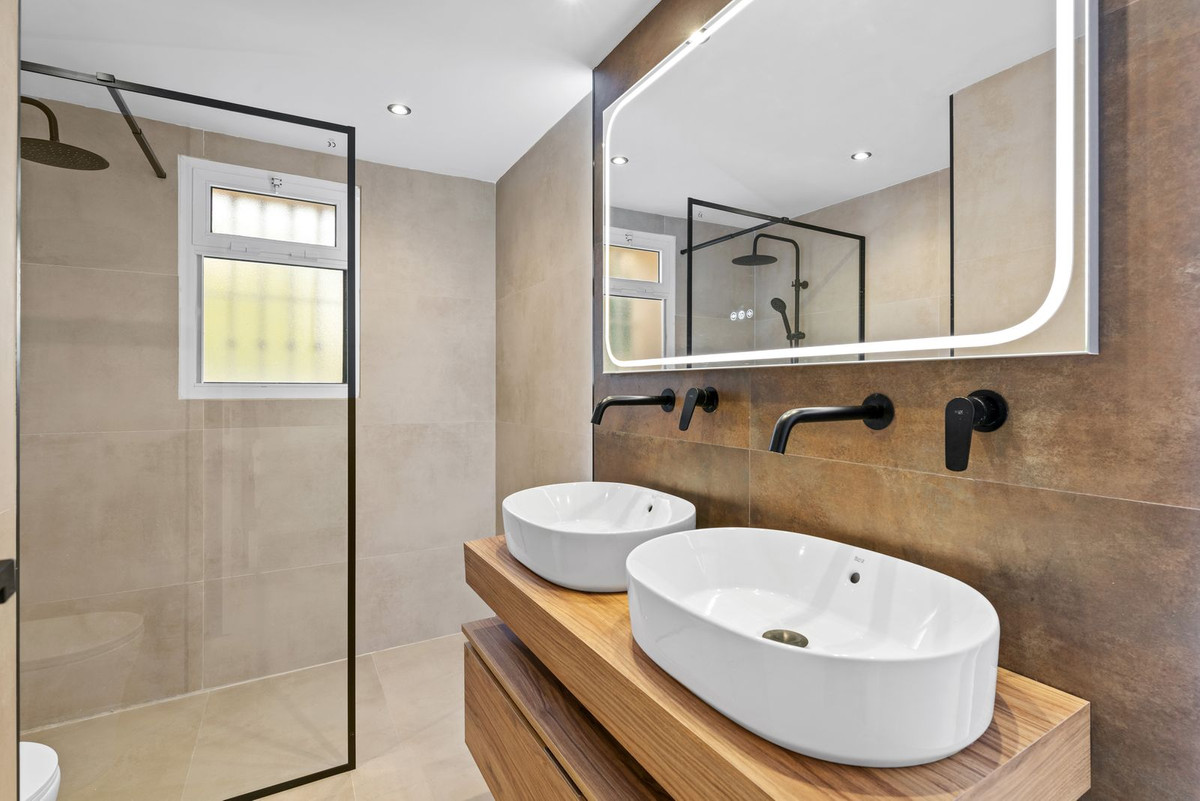 3 Bed Apartment for sale in Nueva Andalucía Costa Del Sol, Málaga, Spain