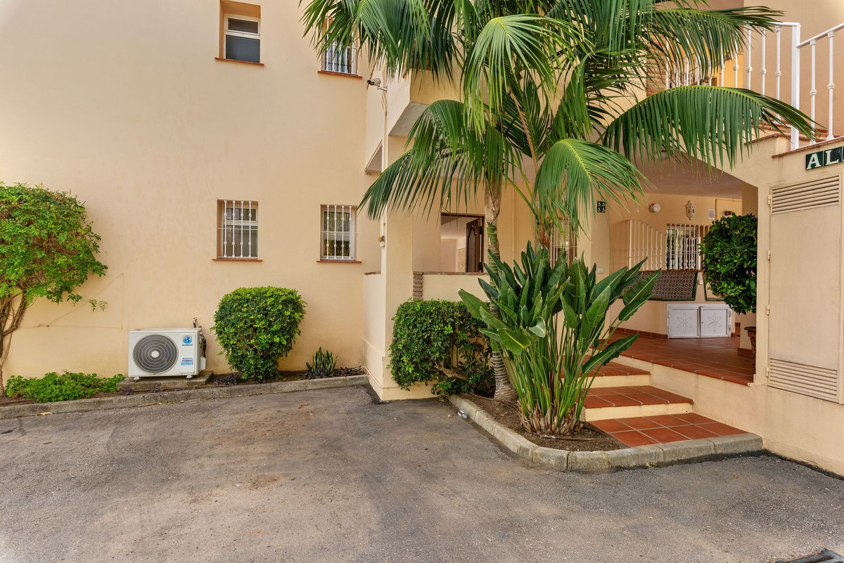 3 Bed Apartment for sale in Nueva Andalucía Costa Del Sol, Málaga, Spain