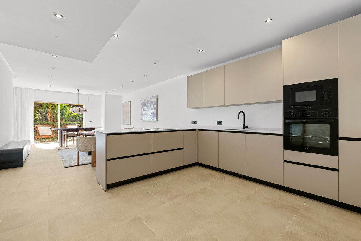3 Bed Apartment for sale in Nueva Andalucía Costa Del Sol, Málaga, Spain