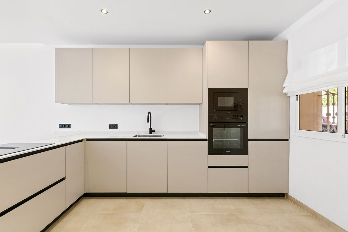 3 Bed Apartment for sale in Nueva Andalucía Costa Del Sol, Málaga, Spain