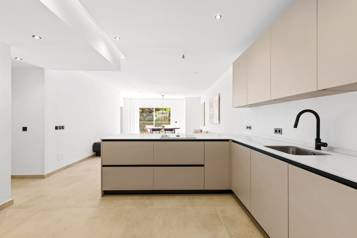 3 Bed Apartment for sale in Nueva Andalucía Costa Del Sol, Málaga, Spain