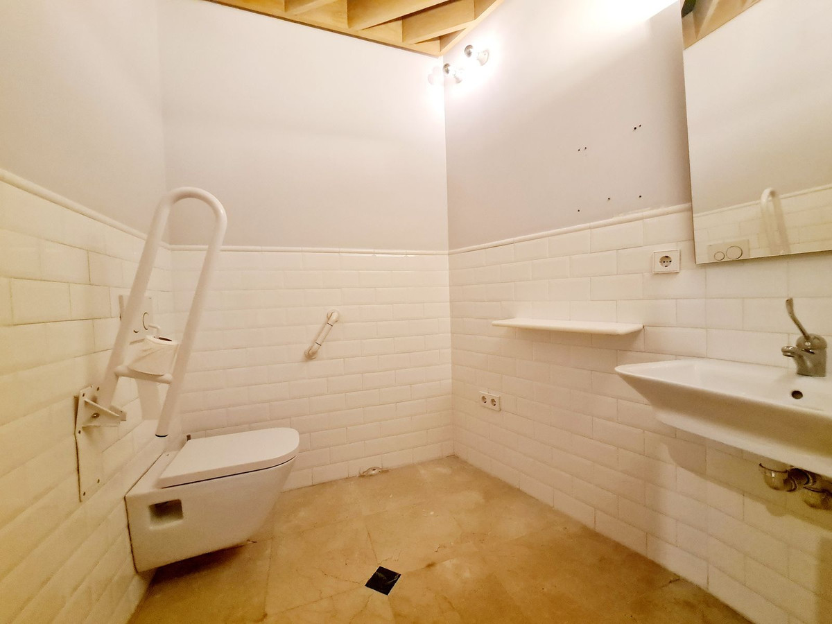 Commercial unit for sale in Marbella Costa Del Sol, Málaga, Spain
