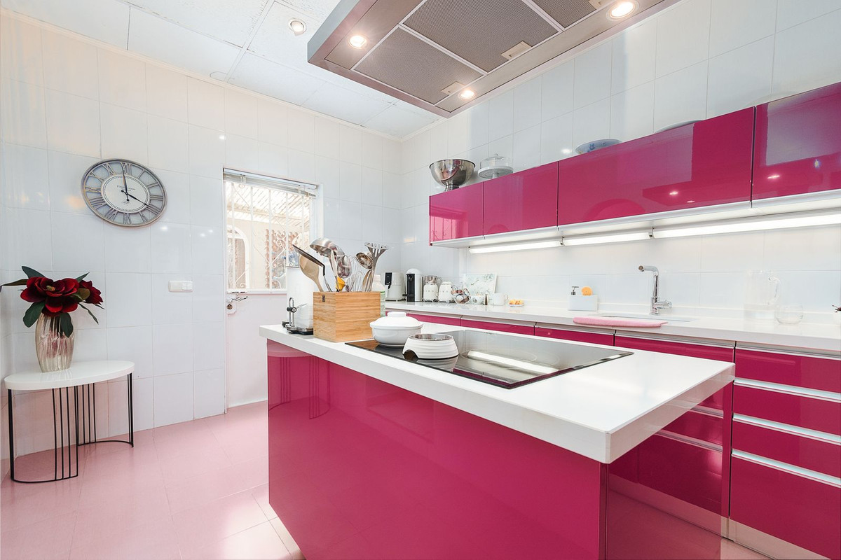 Se vende Villa - Chalet de 4 dormitorios en Costa Del Sol, Málaga, España