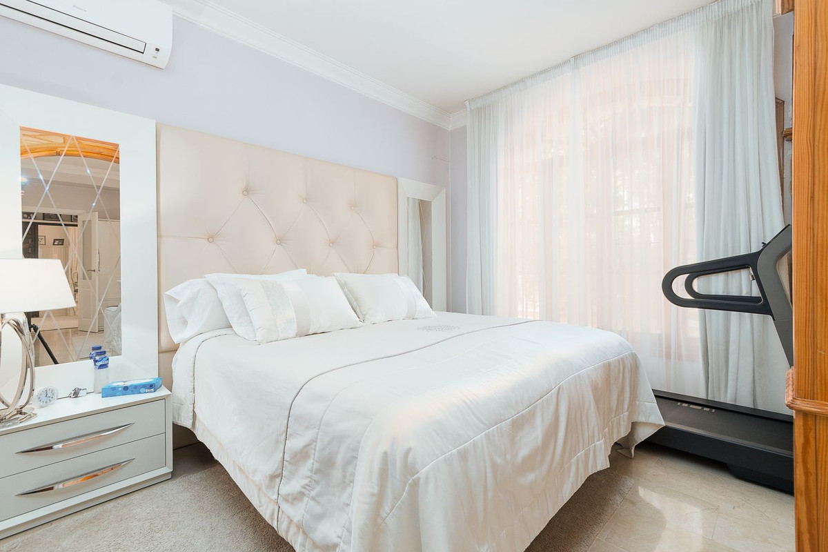 Se vende Villa - Chalet de 4 dormitorios en Costa Del Sol, Málaga, España