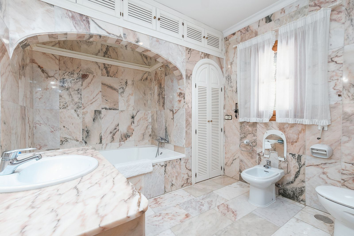 Se vende Villa - Chalet de 4 dormitorios en Costa Del Sol, Málaga, España