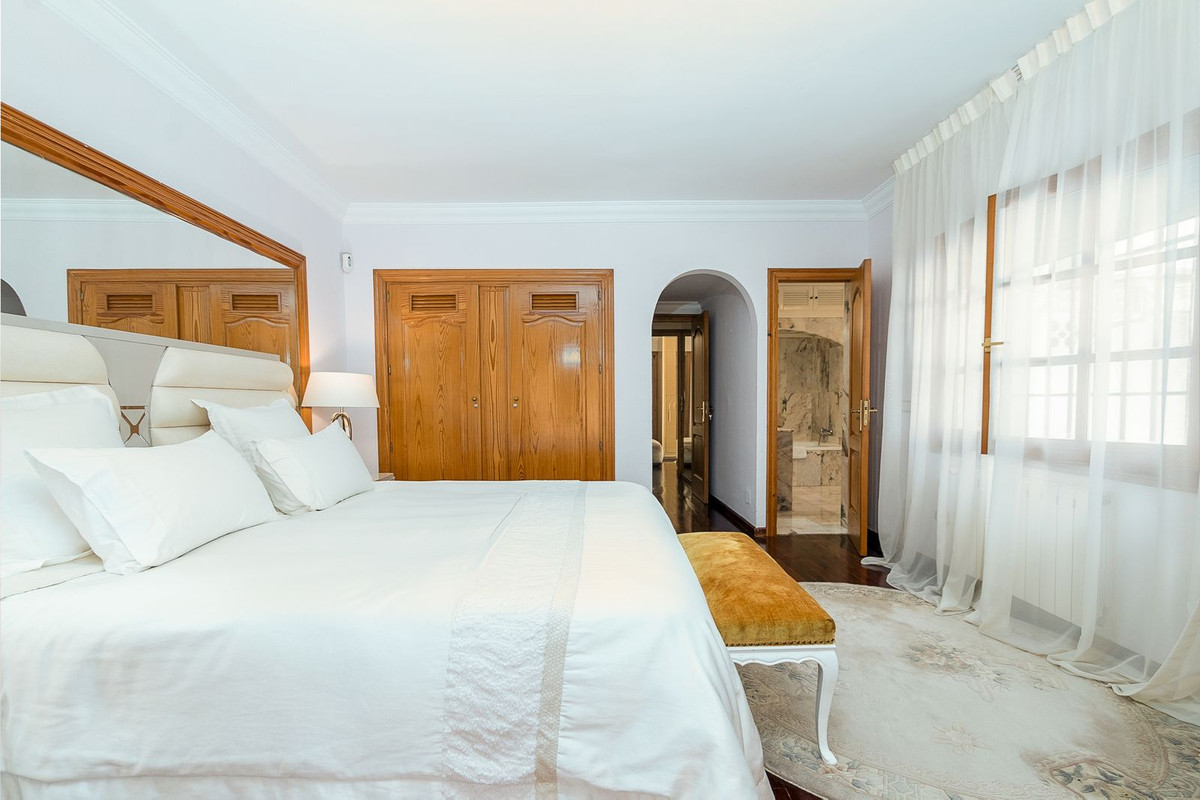Se vende Villa - Chalet de 4 dormitorios en Costa Del Sol, Málaga, España