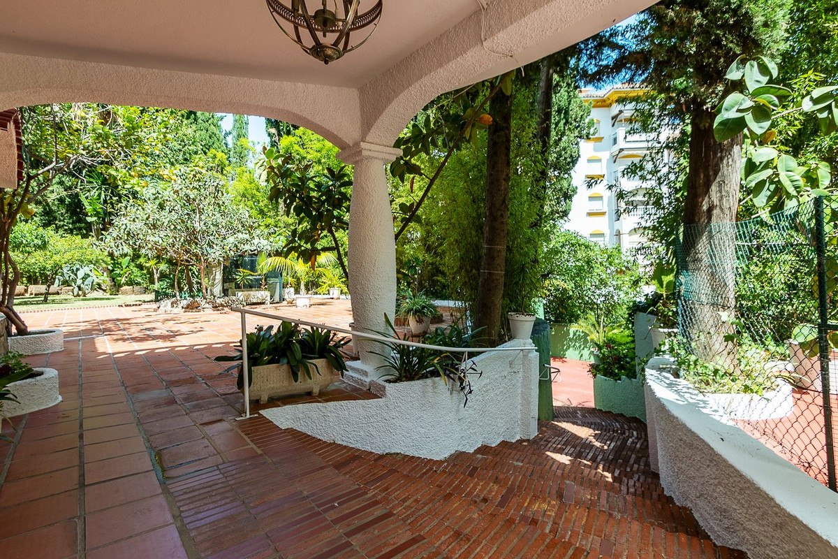 Se vende Villa - Chalet de 4 dormitorios en Costa Del Sol, Málaga, España