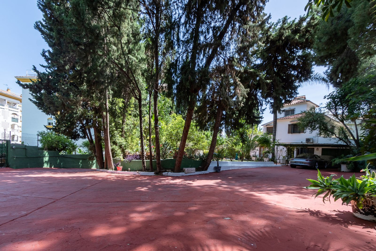 Se vende Villa - Chalet de 4 dormitorios en Costa Del Sol, Málaga, España