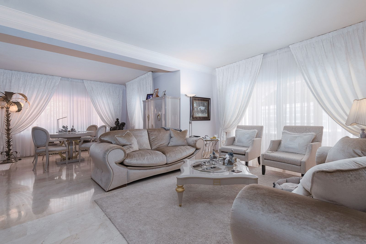 Se vende Villa - Chalet de 4 dormitorios en Costa Del Sol, Málaga, España