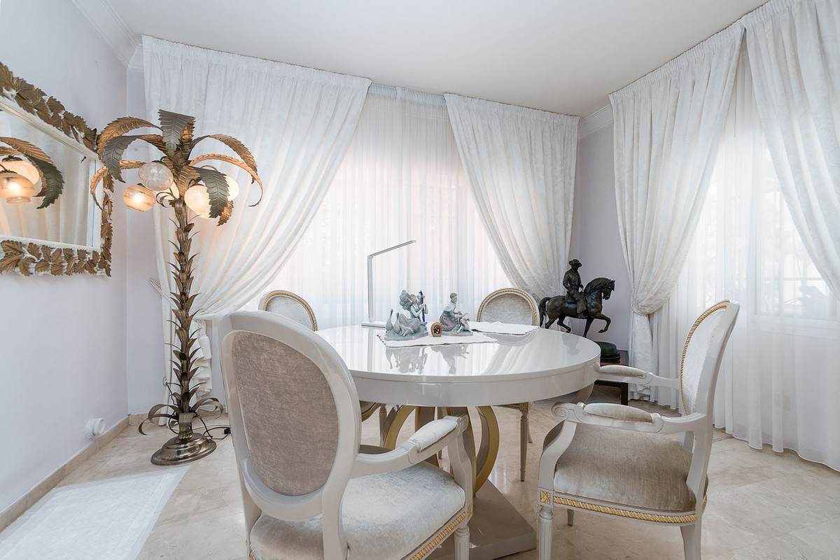 Se vende Villa - Chalet de 4 dormitorios en Costa Del Sol, Málaga, España