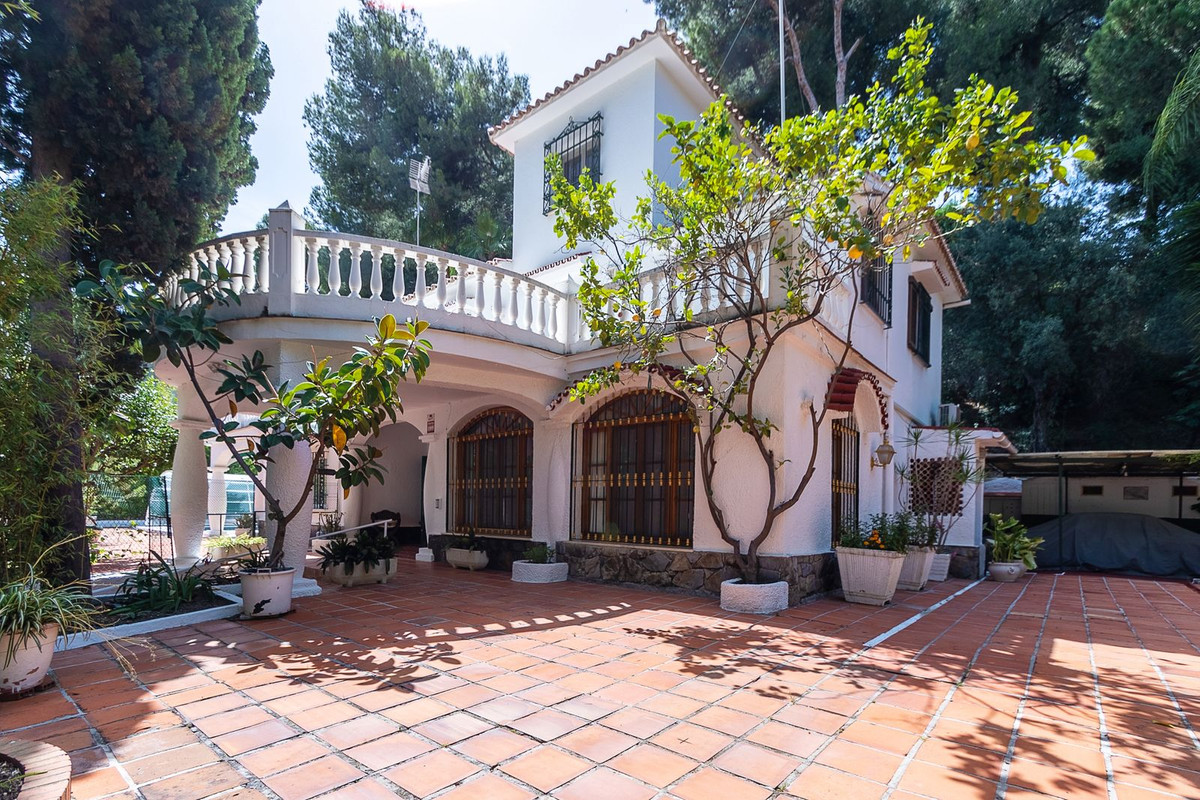 Se vende Villa - Chalet de 4 dormitorios en Costa Del Sol, Málaga, España