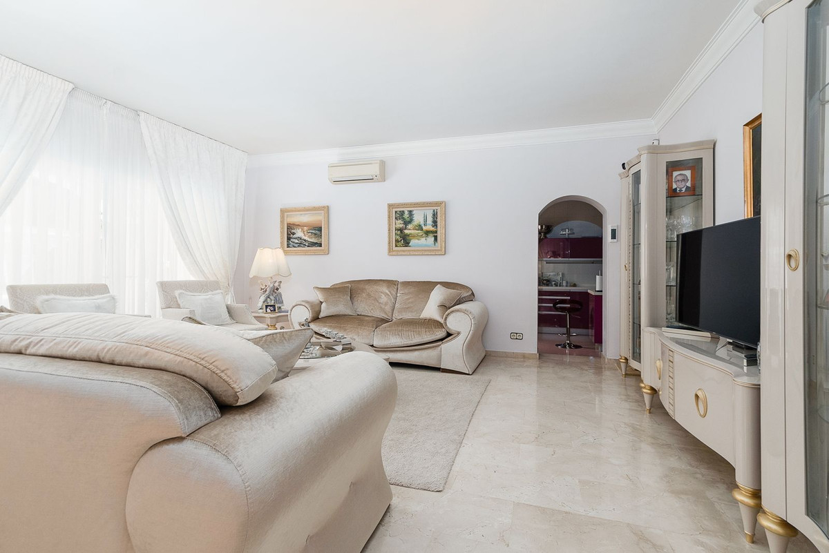 Se vende Villa - Chalet de 4 dormitorios en Costa Del Sol, Málaga, España