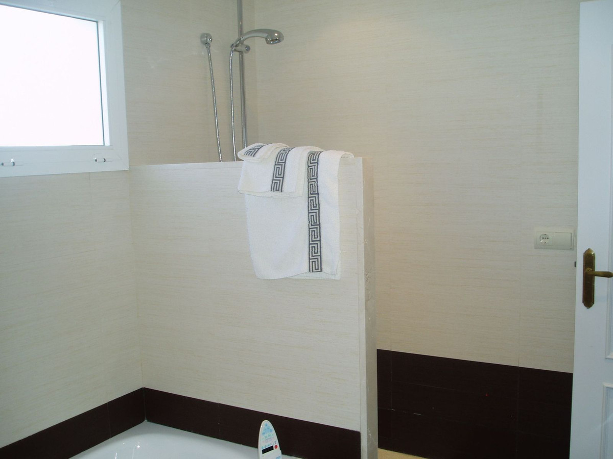 Se vende Adosada de 5 dormitorios en Costa Del Sol, Málaga, España
