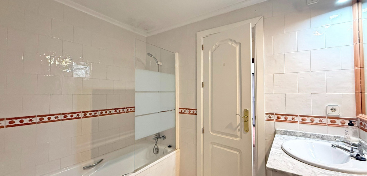 2 Bed Apartment for sale in Villamartin Costa Blanca, Alicante, Spain