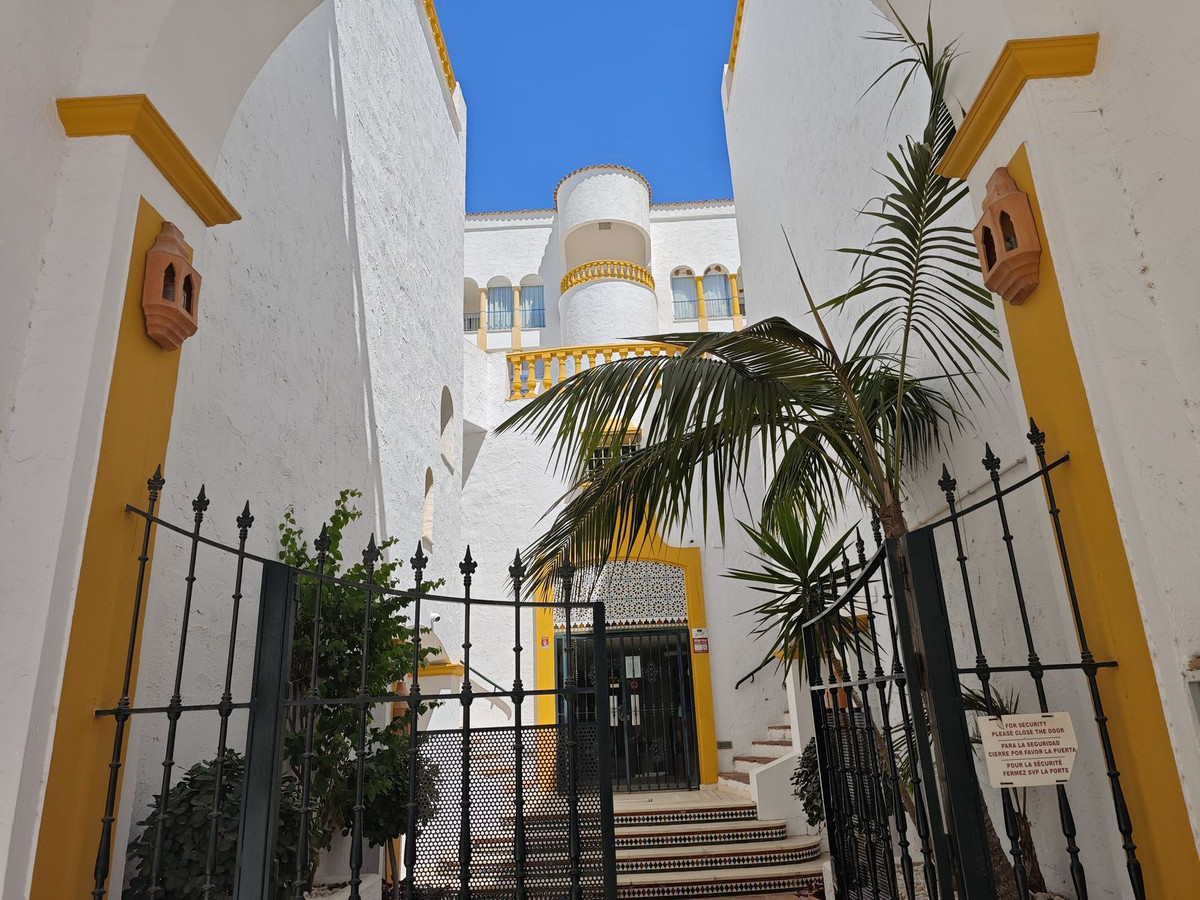 Se vende Apartamento Planta Media de 2 dormitorios en Costa Del Sol, Málaga, España
