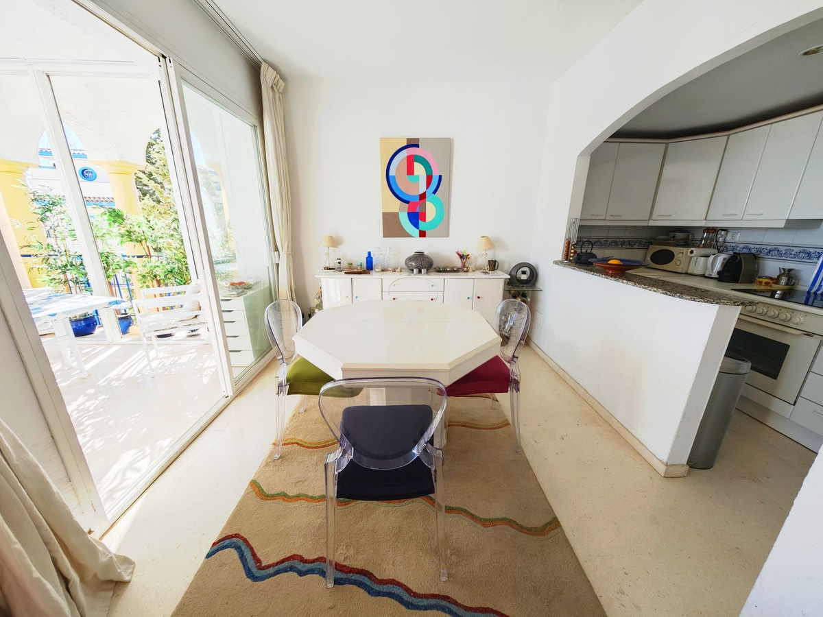 Se vende Apartamento Planta Media de 2 dormitorios en Costa Del Sol, Málaga, España