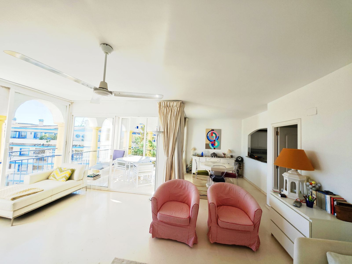 Se vende Apartamento Planta Media de 2 dormitorios en Costa Del Sol, Málaga, España