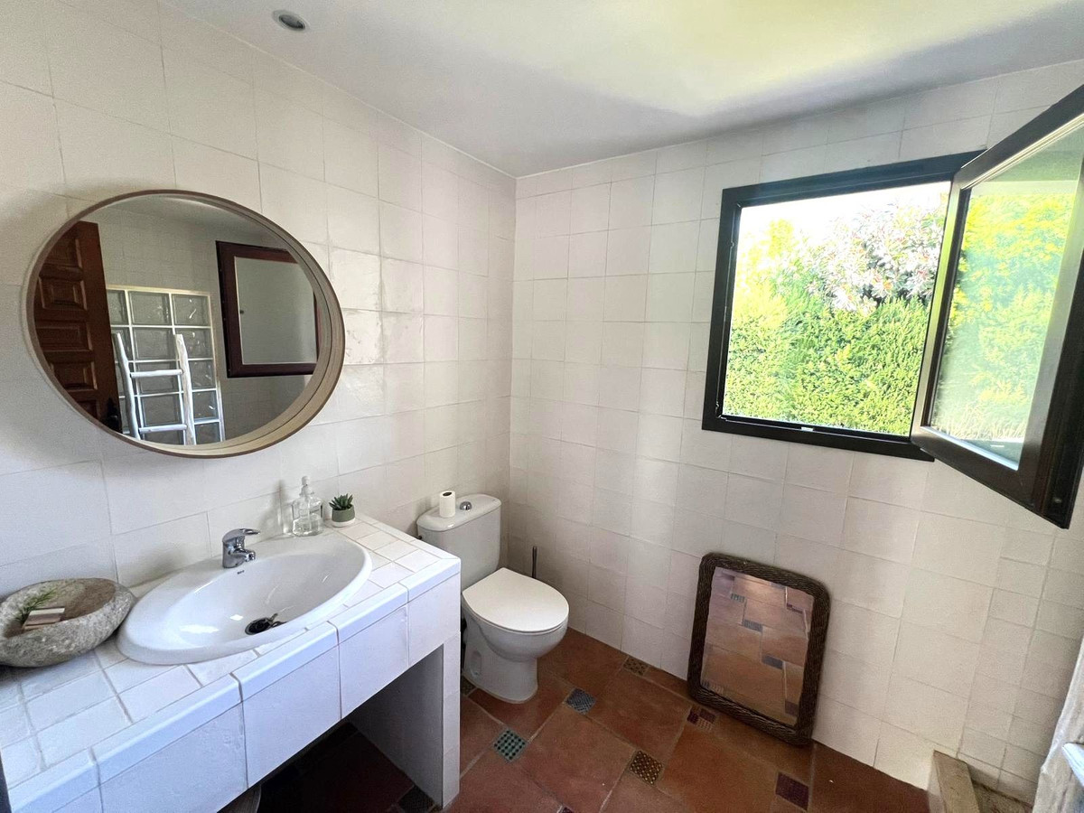 2 Bed Apartment for sale in El Paraiso Costa Del Sol, Málaga, Spain