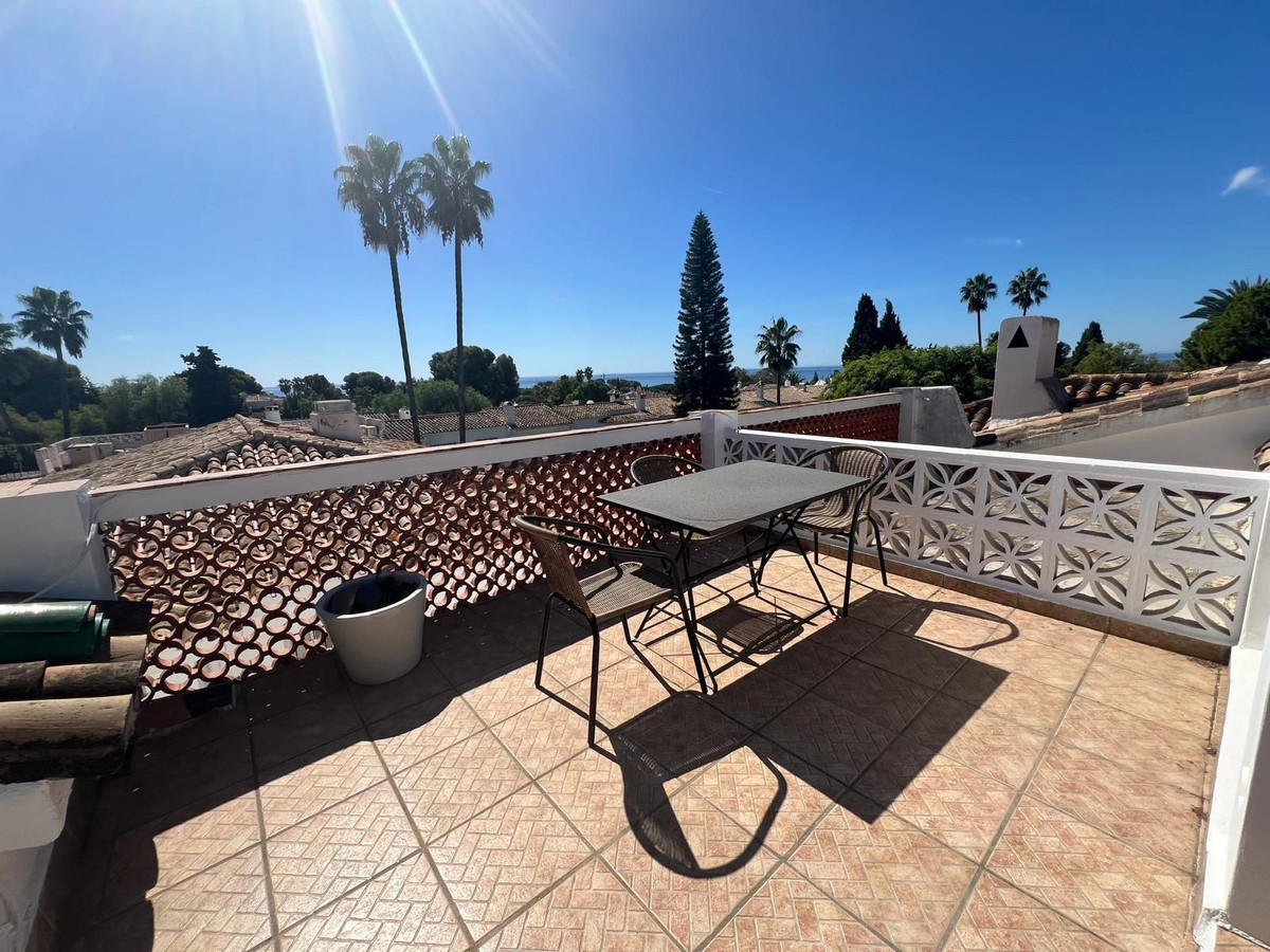 2 Bed Apartment for sale in El Paraiso Costa Del Sol, Málaga, Spain