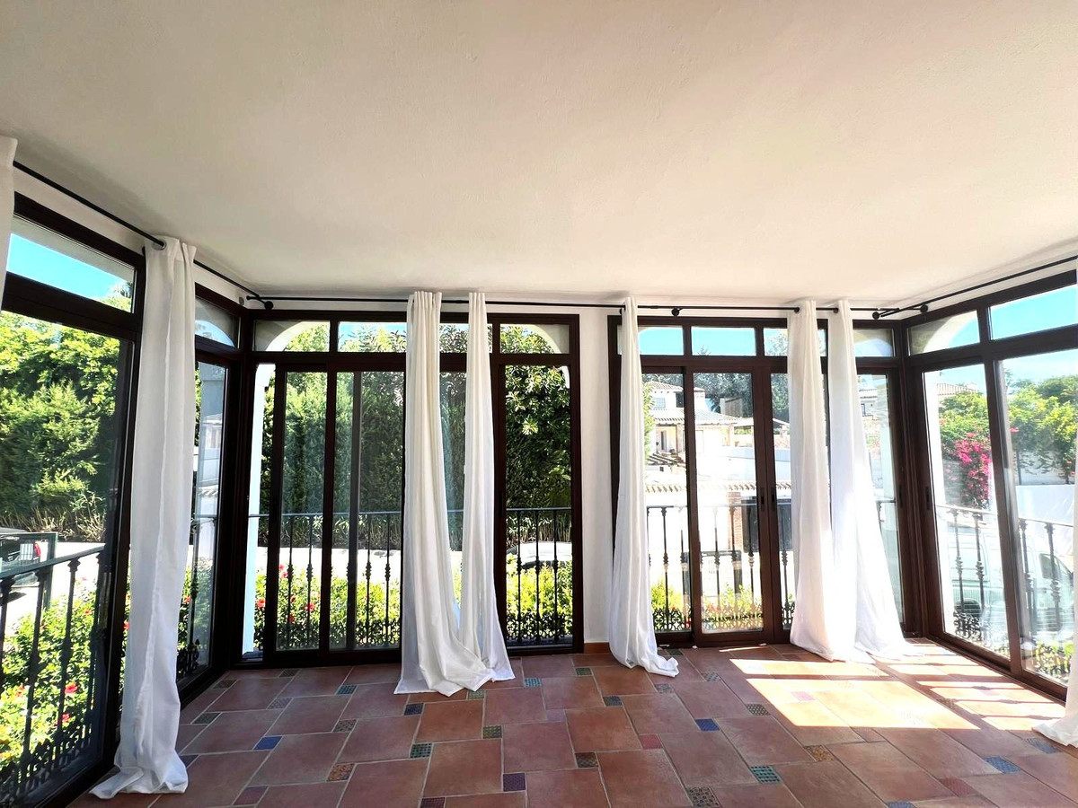 2 Bed Apartment for sale in El Paraiso Costa Del Sol, Málaga, Spain