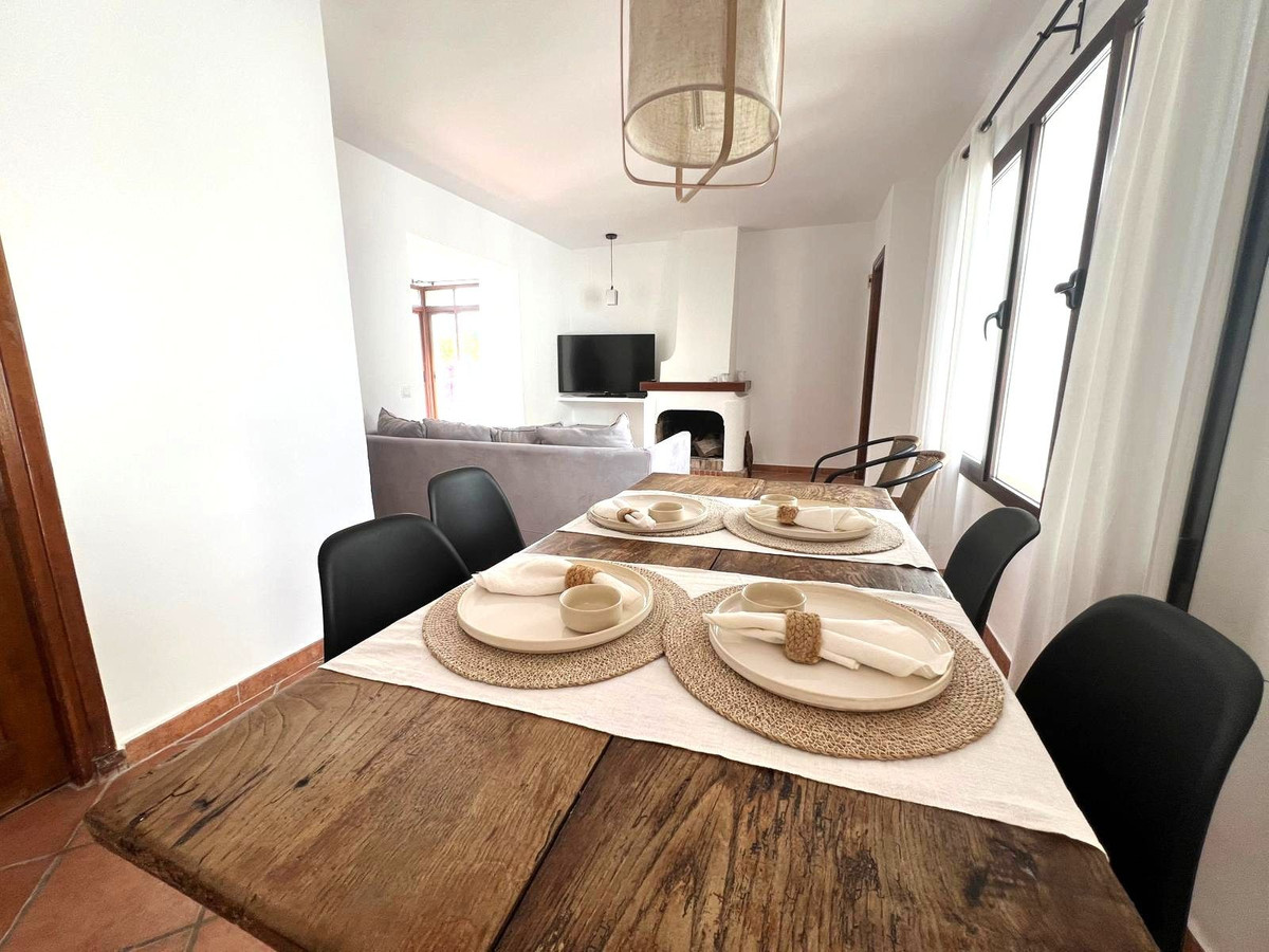 2 Bed Apartment for sale in El Paraiso Costa Del Sol, Málaga, Spain