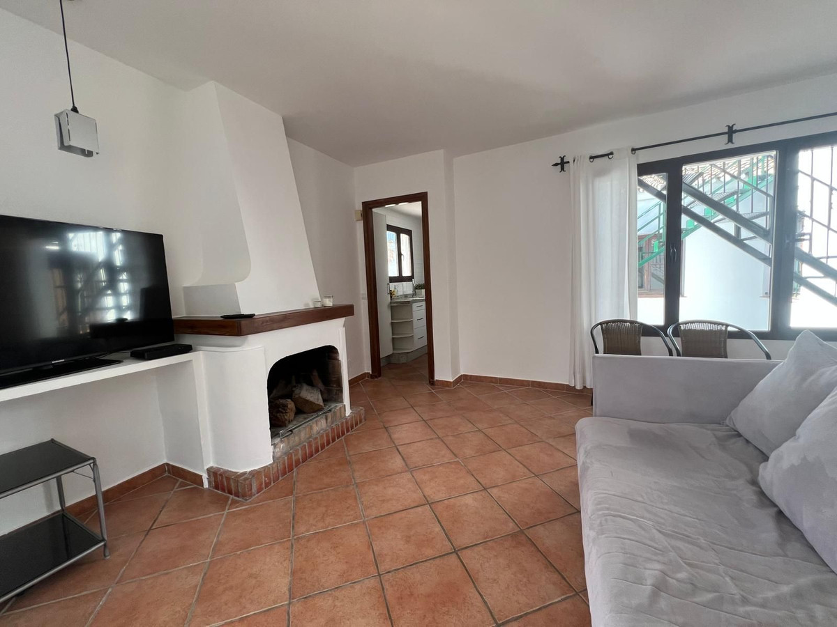 2 Bed Apartment for sale in El Paraiso Costa Del Sol, Málaga, Spain