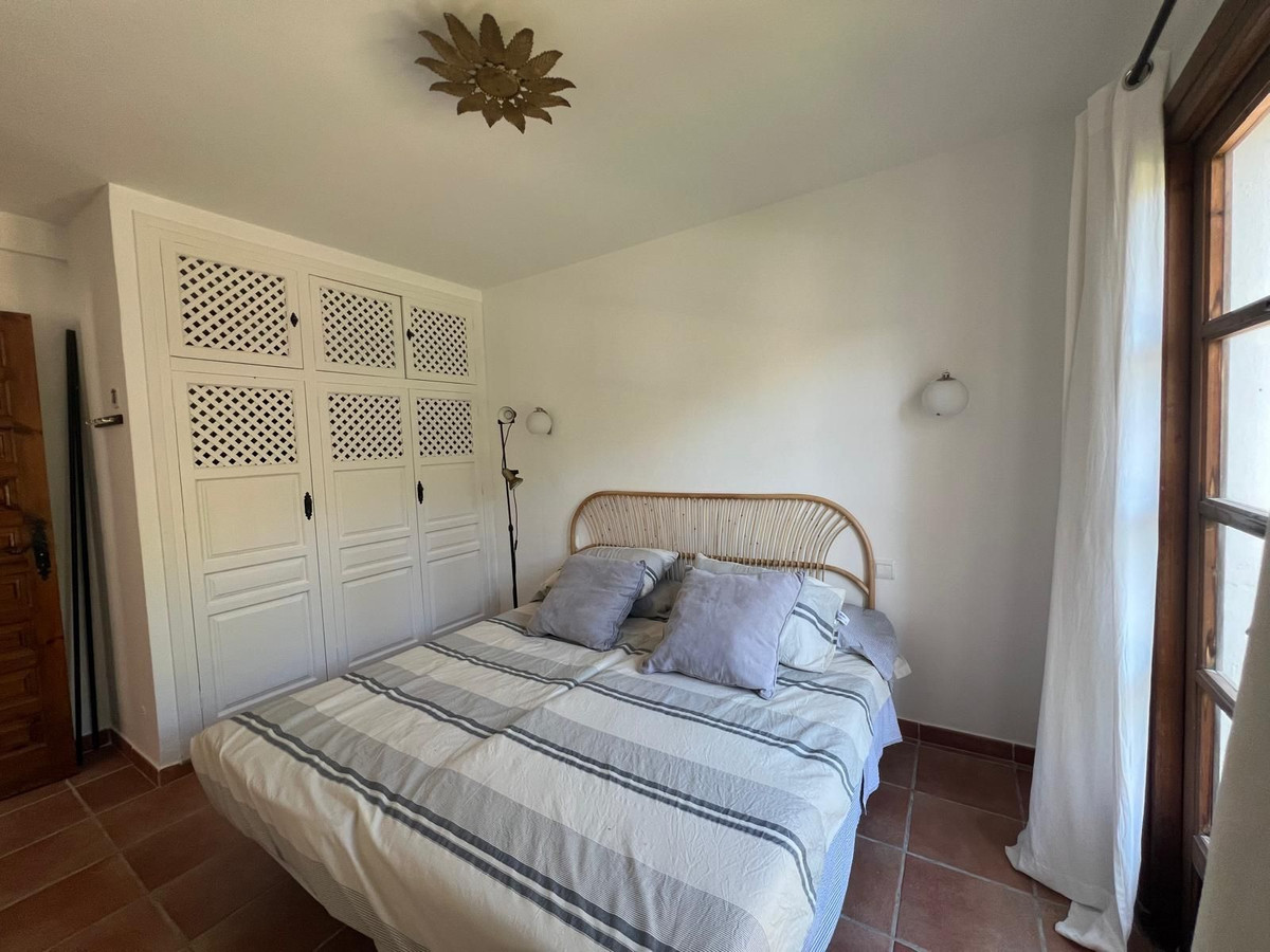 2 Bed Apartment for sale in El Paraiso Costa Del Sol, Málaga, Spain