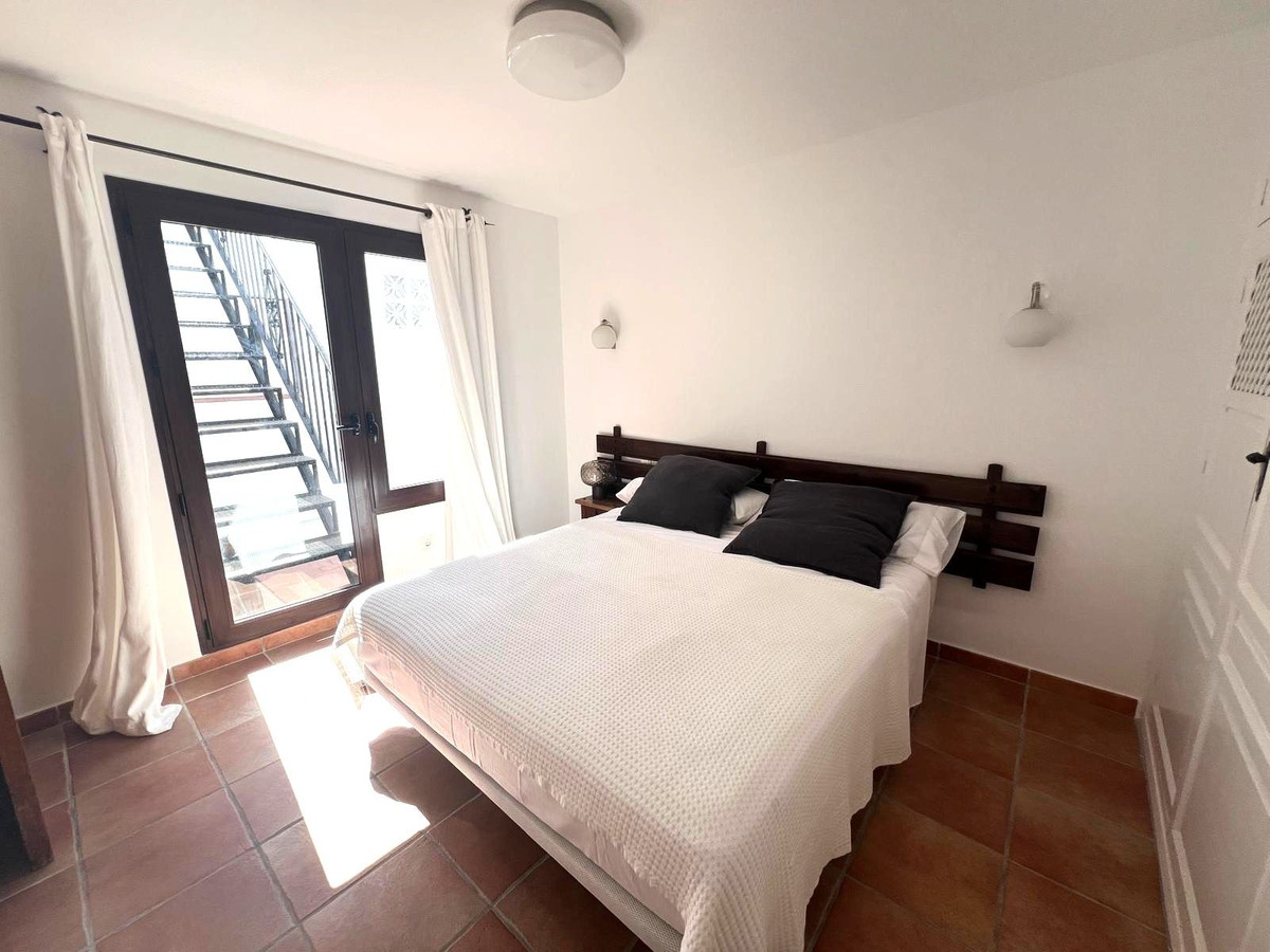 2 Bed Apartment for sale in El Paraiso Costa Del Sol, Málaga, Spain