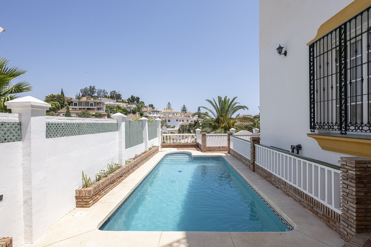 Se vende Pareada de 5 dormitorios en Costa Del Sol, Málaga, España