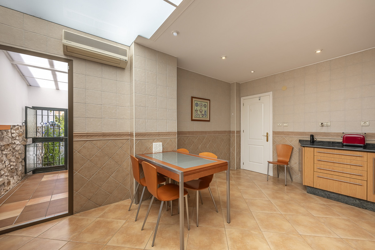 Se vende Pareada de 5 dormitorios en Costa Del Sol, Málaga, España