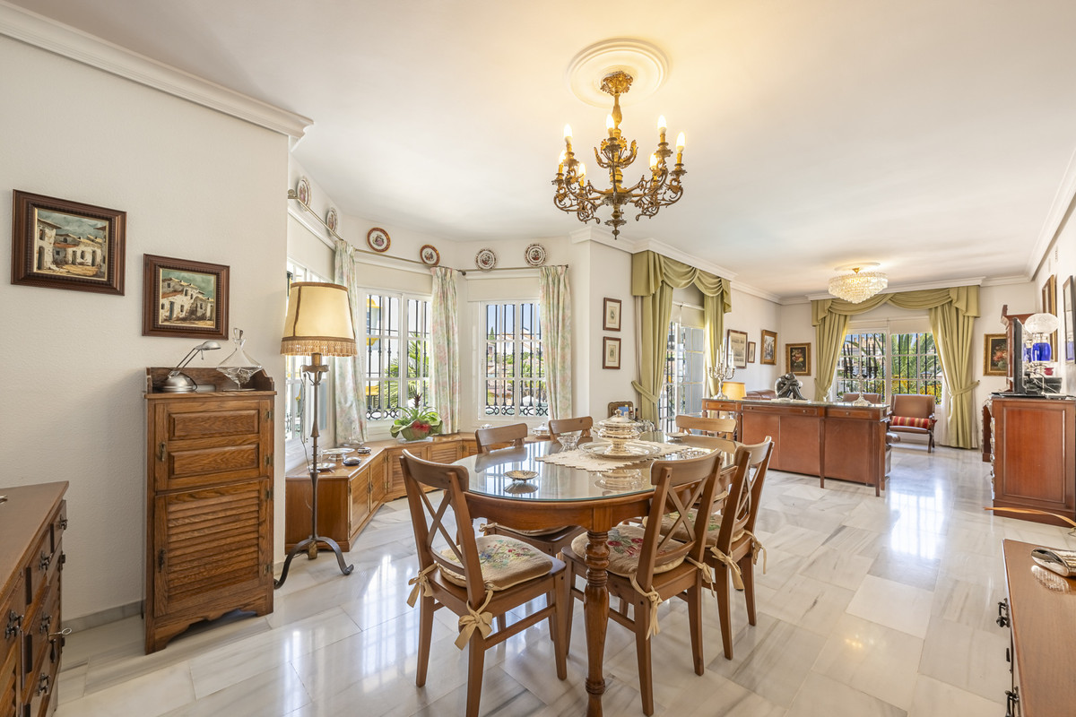Se vende Pareada de 5 dormitorios en Costa Del Sol, Málaga, España