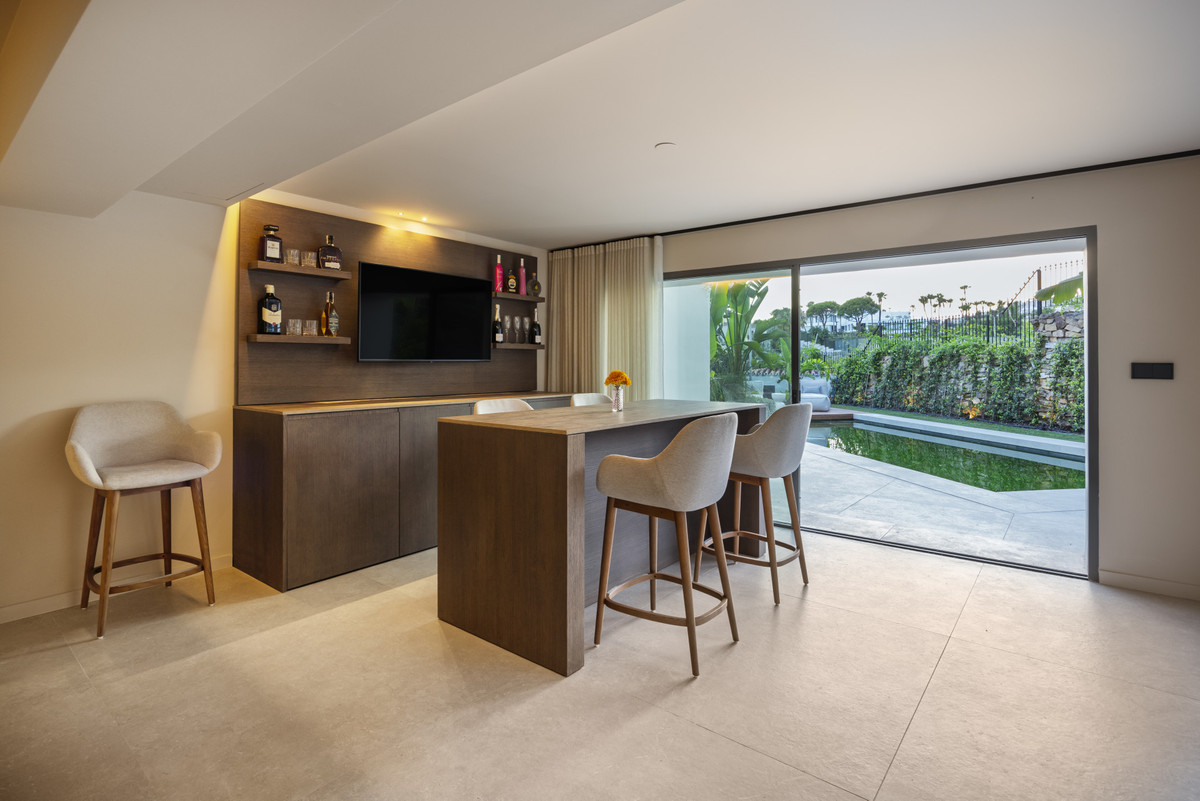 Se vende Villa - Chalet de 5 dormitorios en Costa Del Sol, Málaga, España