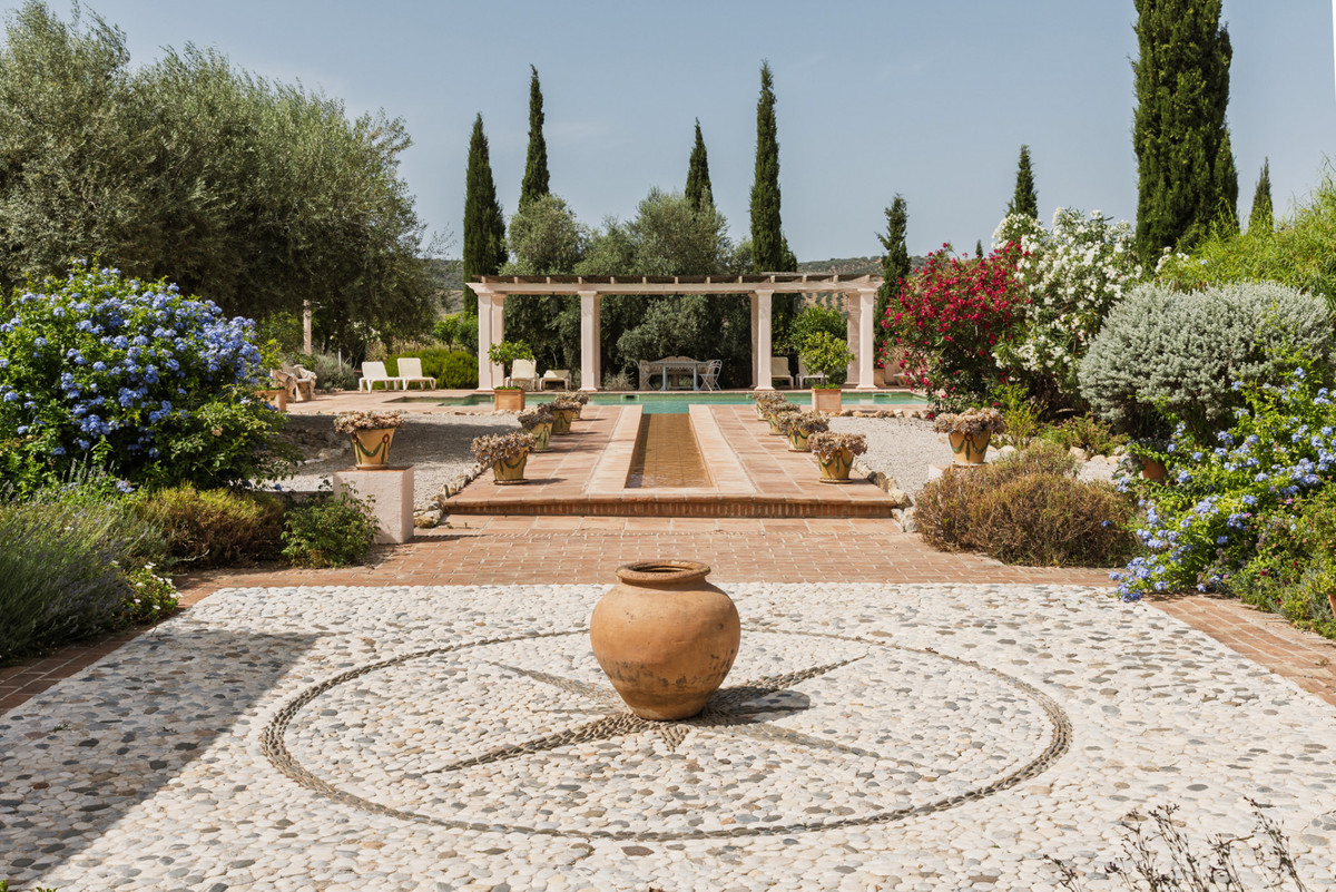 7 Bed Commercial unit for sale in Periana Costa Del Sol East, Málaga, Spain