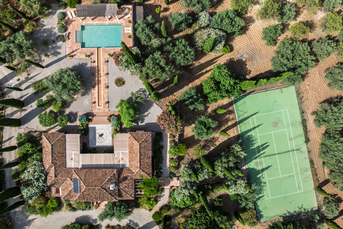 7 Bed Commercial unit for sale in Periana Costa Del Sol East, Málaga, Spain