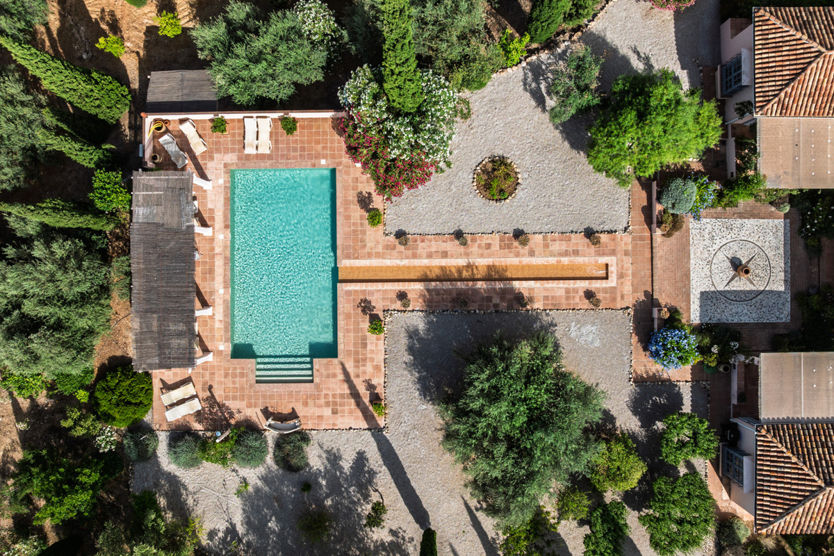 7 Bed Commercial unit for sale in Periana Costa Del Sol East, Málaga, Spain