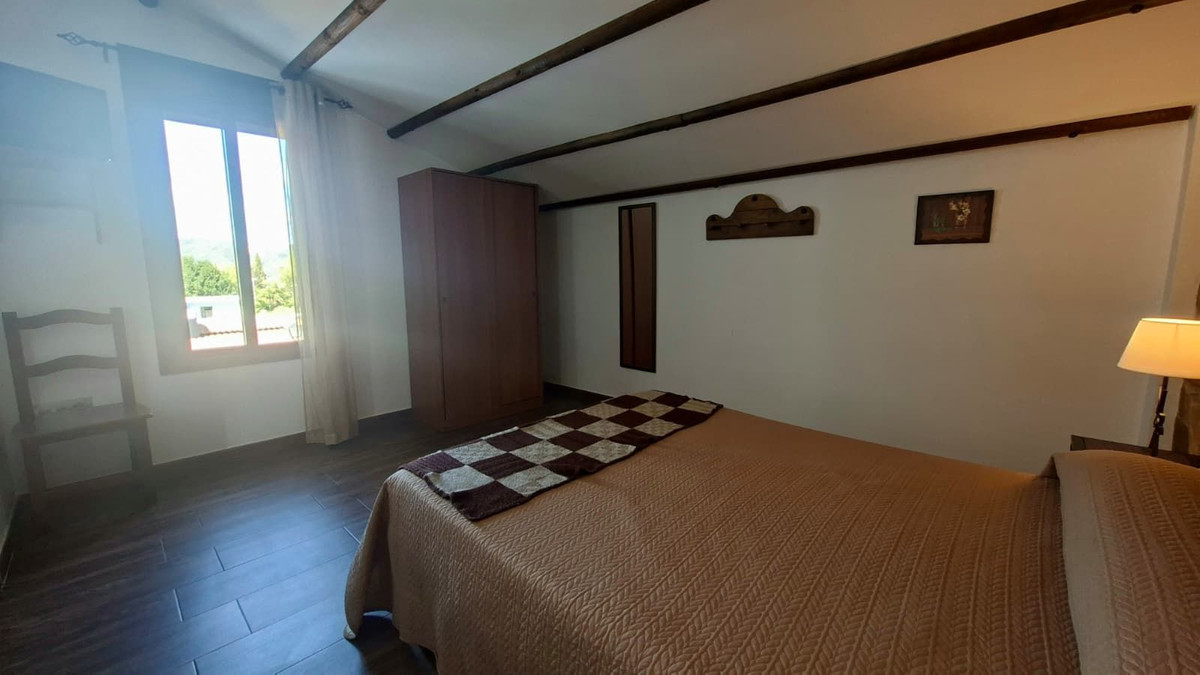 6 Bed Townhouse for sale in Arriate Costa Del Sol, Málaga, Spain
