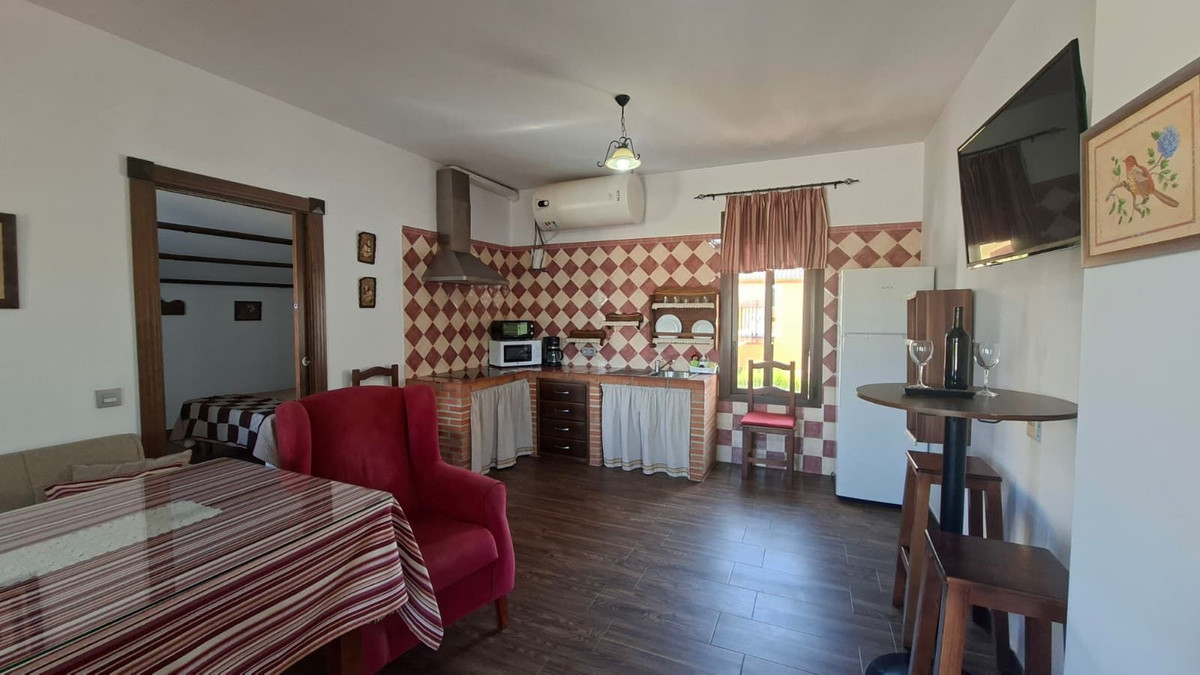 6 Bed Townhouse for sale in Arriate Costa Del Sol, Málaga, Spain