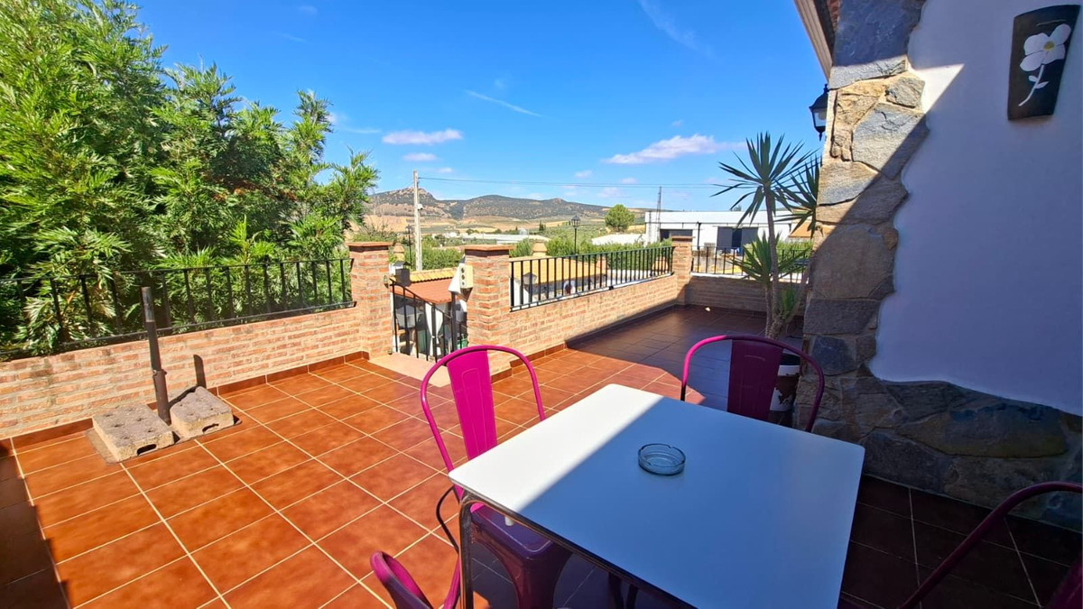 6 Bed Townhouse for sale in Arriate Costa Del Sol, Málaga, Spain