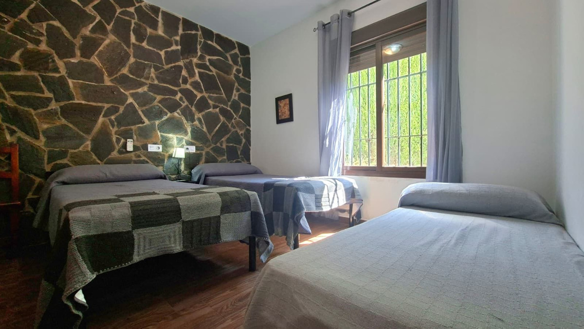6 Bed Townhouse for sale in Arriate Costa Del Sol, Málaga, Spain