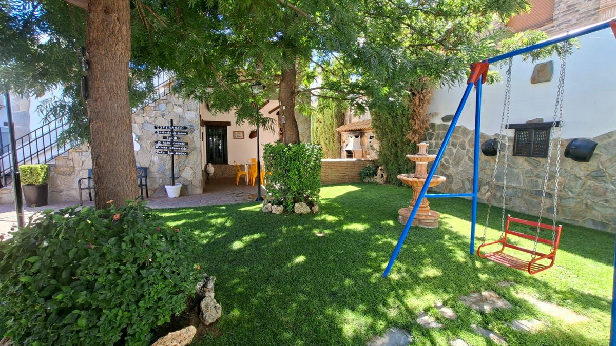 6 Bed Townhouse for sale in Arriate Costa Del Sol, Málaga, Spain
