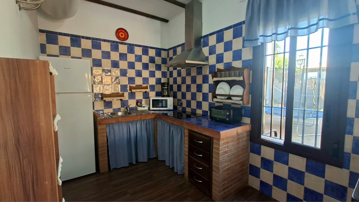 6 Bed Townhouse for sale in Arriate Costa Del Sol, Málaga, Spain