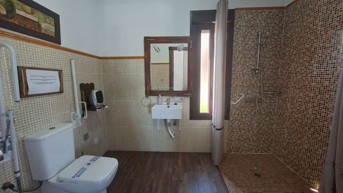 6 Bed Townhouse for sale in Arriate Costa Del Sol, Málaga, Spain