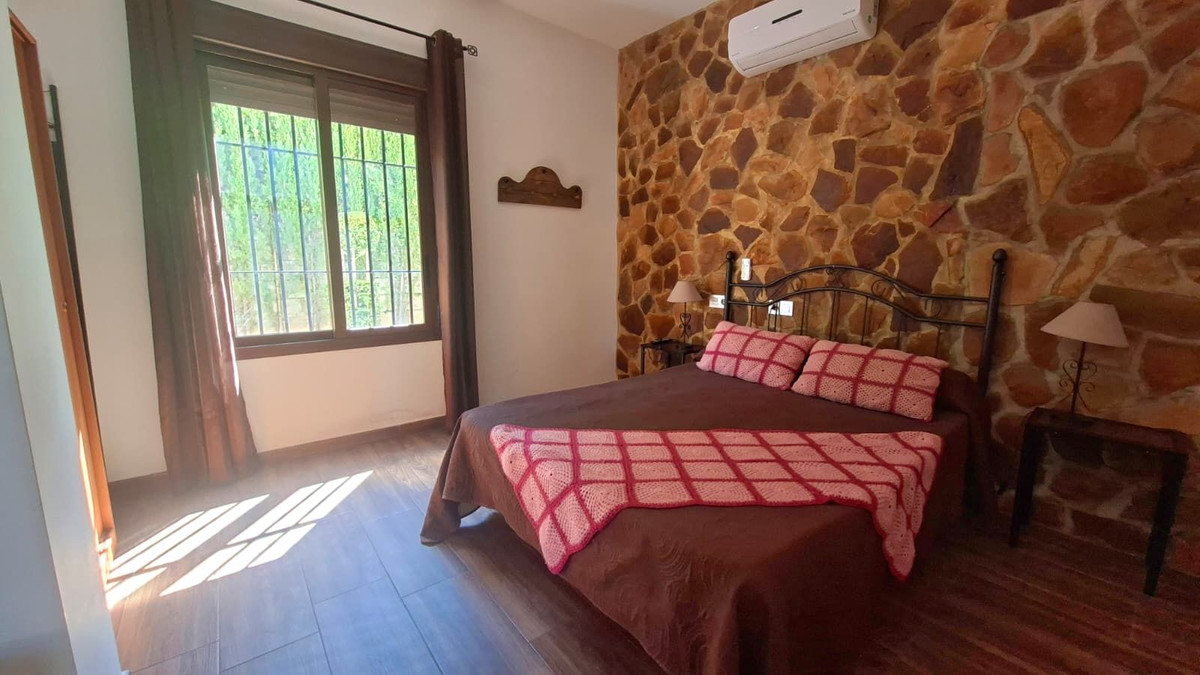 6 Bed Townhouse for sale in Arriate Costa Del Sol, Málaga, Spain