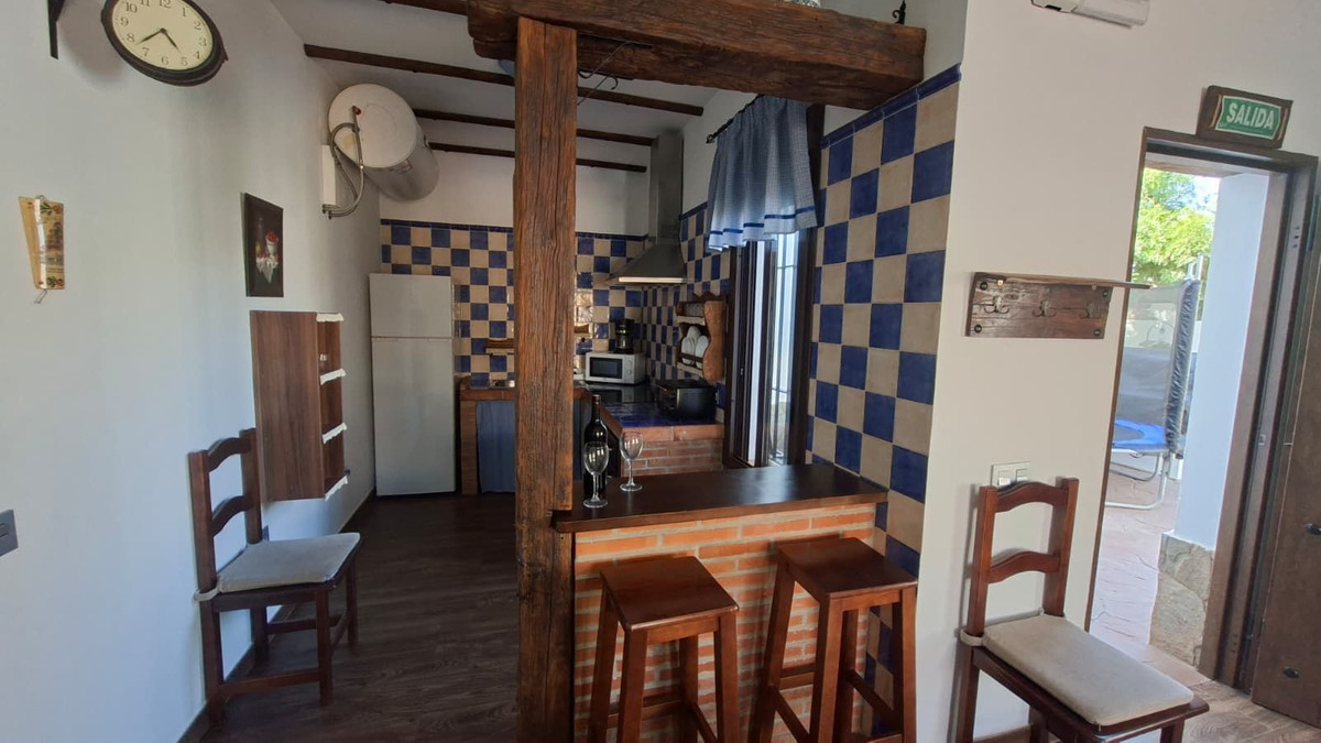 6 Bed Townhouse for sale in Arriate Costa Del Sol, Málaga, Spain